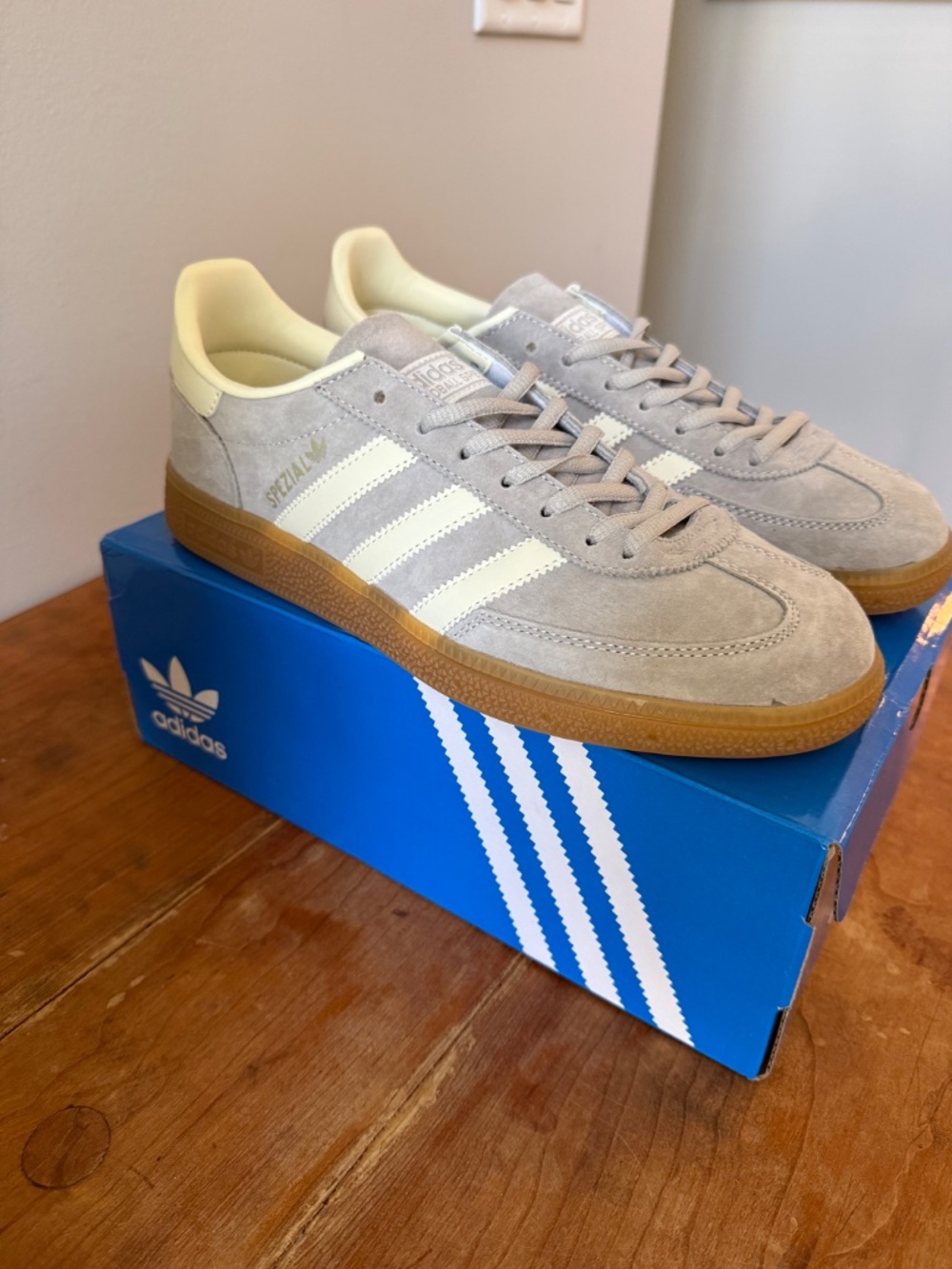 Women’s Size 10 Adidas Sambas BRAND NEW! - Picture 2 of 5